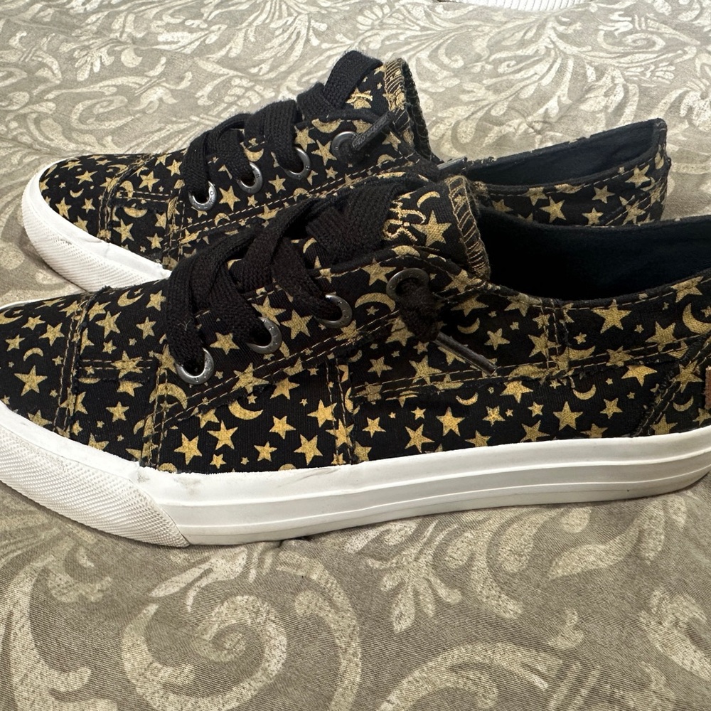 Women’s BLOWFISH Slip Ons Size 8